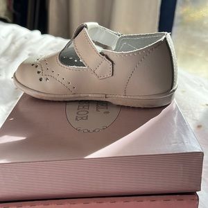 Angel baby shoe white with eyelets size 6